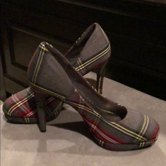Checker pattern heels - Picture 2 of 6